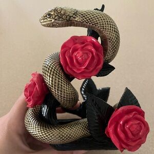 SNAKE & ROSES SOAP HOLDER